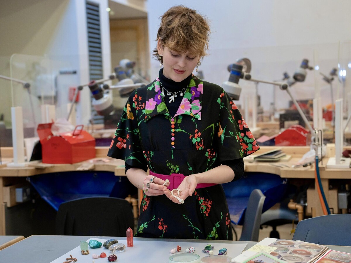 Talentovaná šperkárka Martina Kocianová je síce len na začiatku kariéry, no vo svete dizajnu má popredné miesto. Pre svoj neštandardný rukopis, ktorý sa prevažne sústreďuje na tému „hríby“, je uznávaná v Londýne, ale aj Japonsku. 