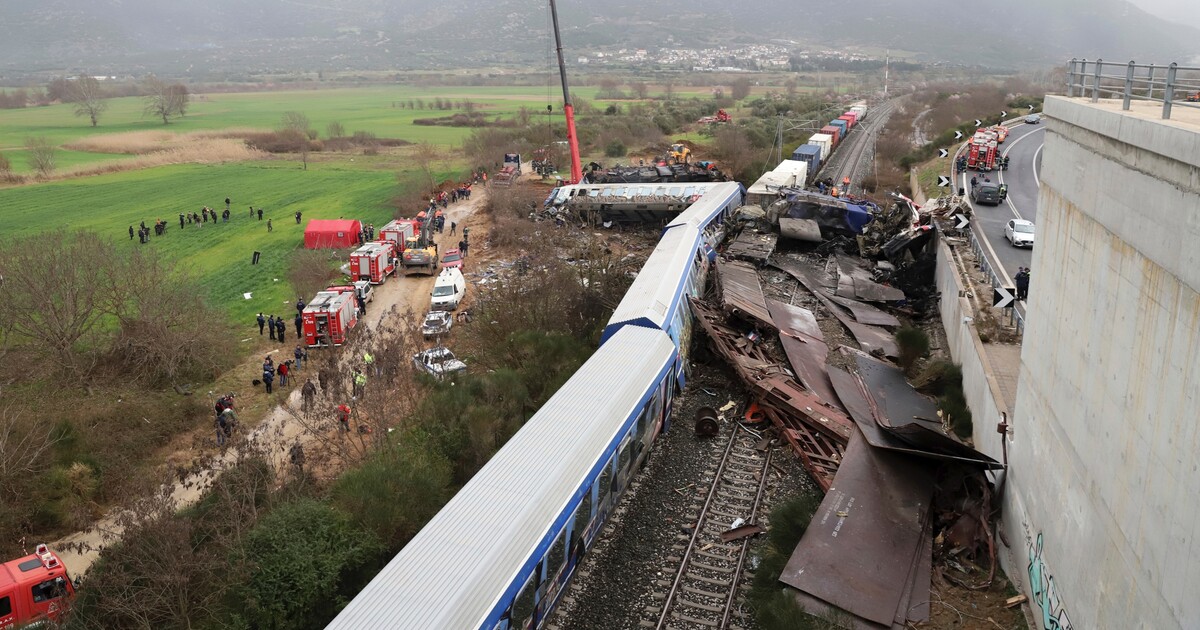 V Řecku se čelně srazily dva vlaky, zemřelo nejméně 32 lidí