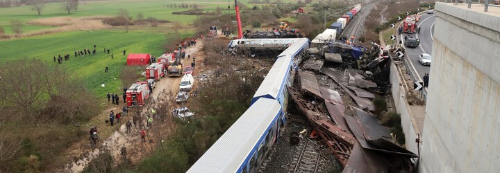 V Řecku se čelně srazily dva vlaky, zemřelo nejméně 32 lidí 
