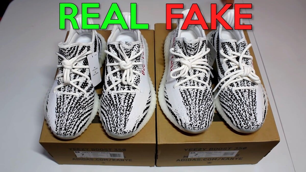 Screen z videa YEEZY BOOST 350 V2 ZEBRA Real Vs. Fake (LEGIT CHECK).