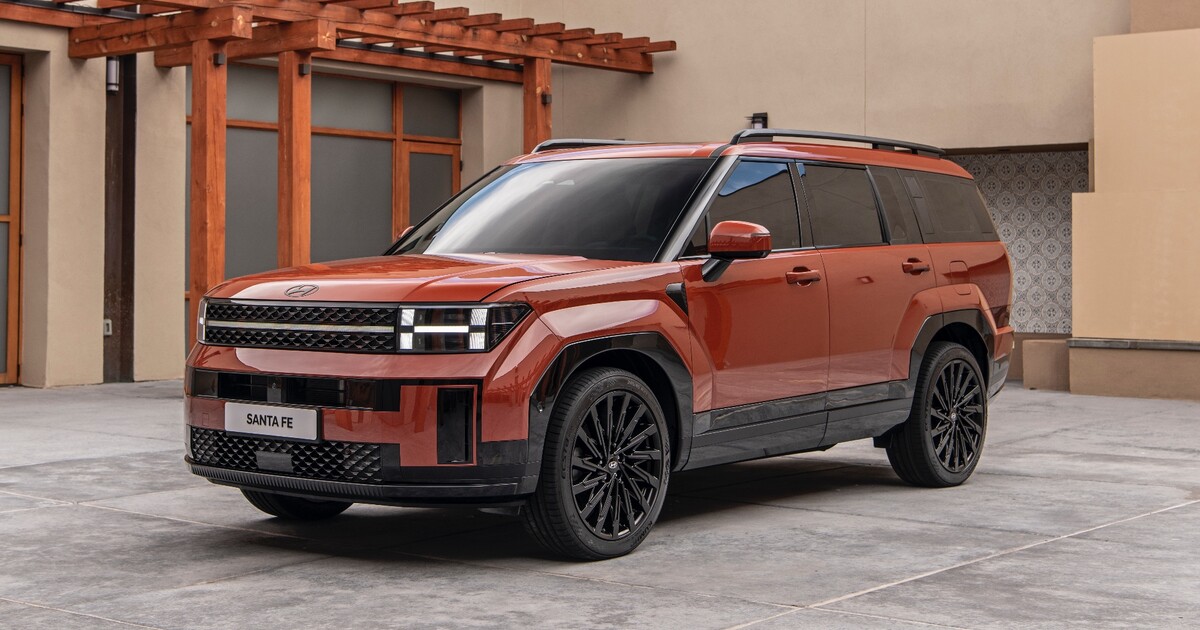 Nový Hyundai Santa Fe s radikálně změněným designem odhaluje techniku. Jaké verze u nás budou dostupné?