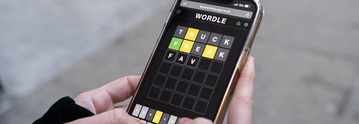 Znáš Wordle? Virální hru, v níž se snažíš uhádnout slovo dne, hrají i světové hvězdy