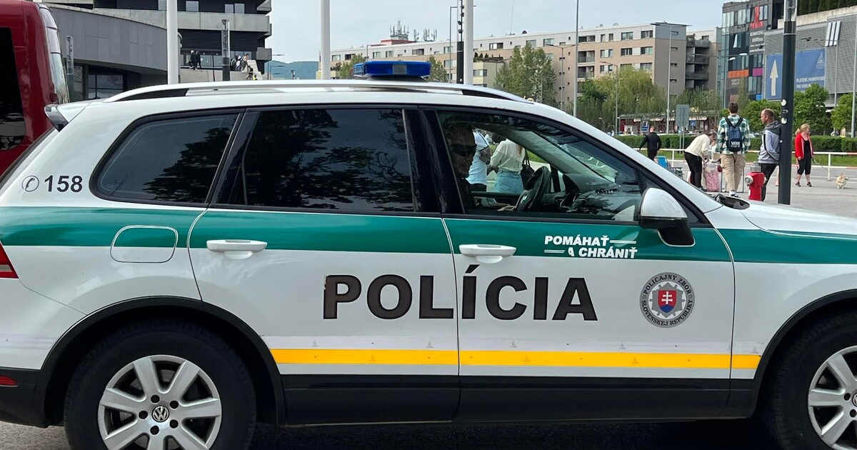 V Bratislavě se na škole podpálil žák. Ještě předtím zapálil školu i auta na ulici