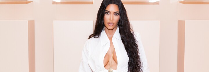 Kim Kardashian vzkázala ženám, ať „zvednou zadek a jdou pracovat“. Stala se terčem kritiky