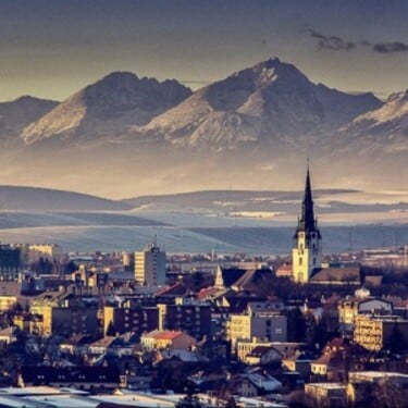 Ktorý z názvov slovenského mesta na obrázku nižšie sem nepatrí?