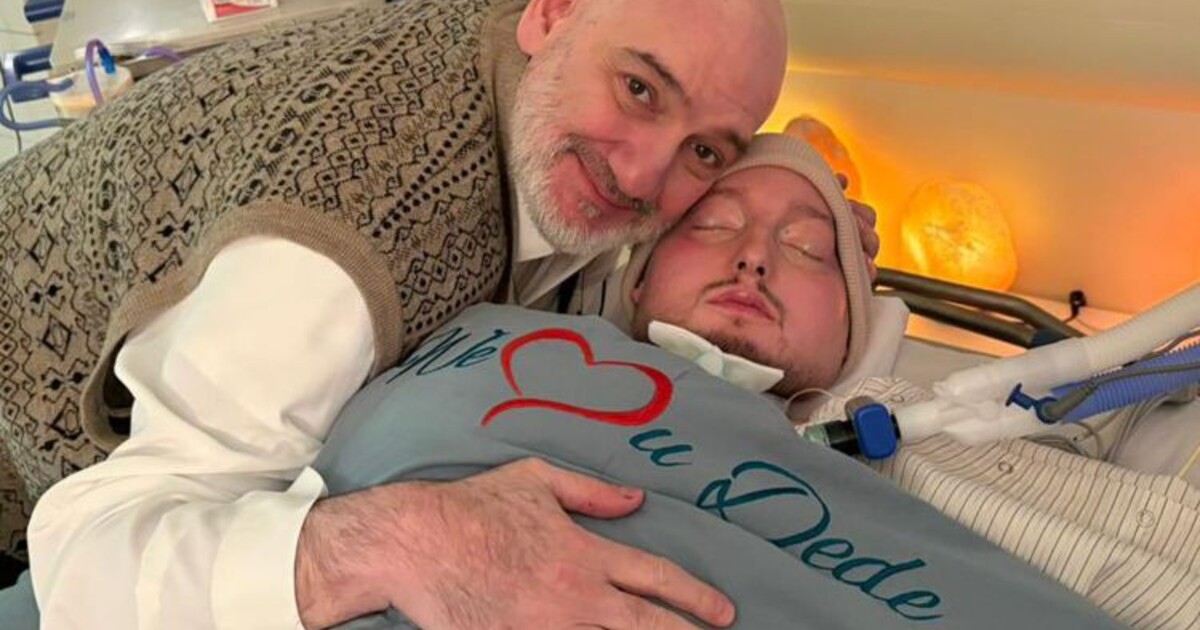 Saúdský „spící princ“ zemřel po 20 letech v kómatu. Celou dobu se o něj staral jeho otec