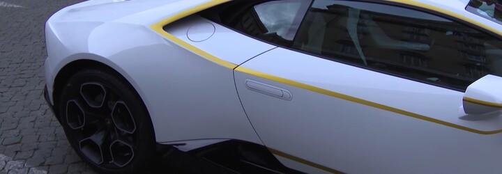 Pápež František sa chystá vydražiť svoje Lamborghini Huracán. Jeho cena môže byť až 350-tisíc eur