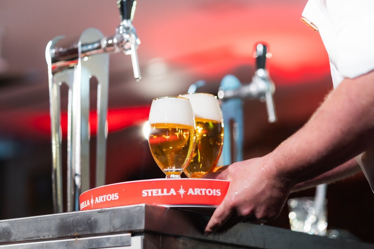 Stella Artois, pivo, čepování