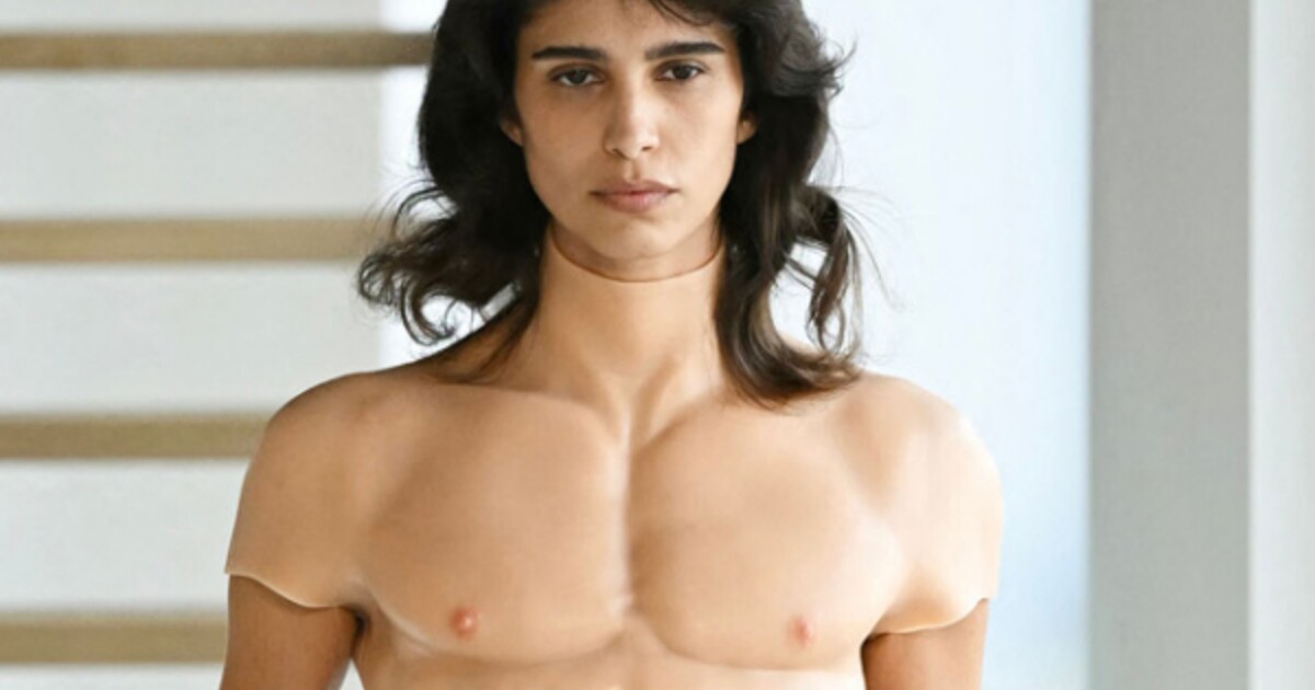 Kontroverzní outfity na Pařížském týdnu módy. Podívej se na nejvýstřednější kousky