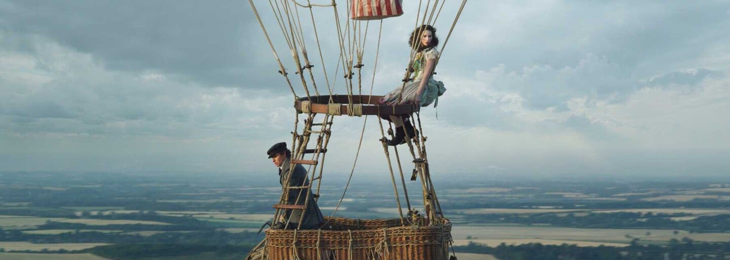 Felicity Jones a Eddie Redmayne sa vydávajú na let balónom s cieľom doletieť vyššie, než ktokoľvek predtým