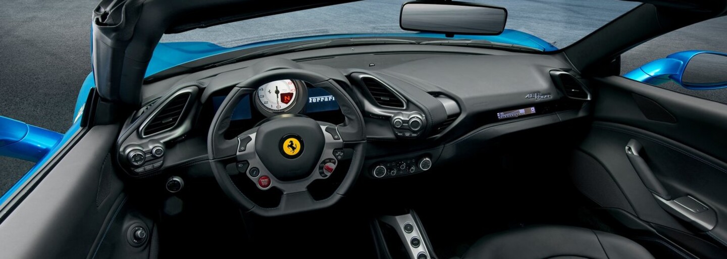 Ferrari 488 Spider: Nejvýkonnější otevřené Ferrari dá stovku za 3 sekundy a střechu dolů za 14