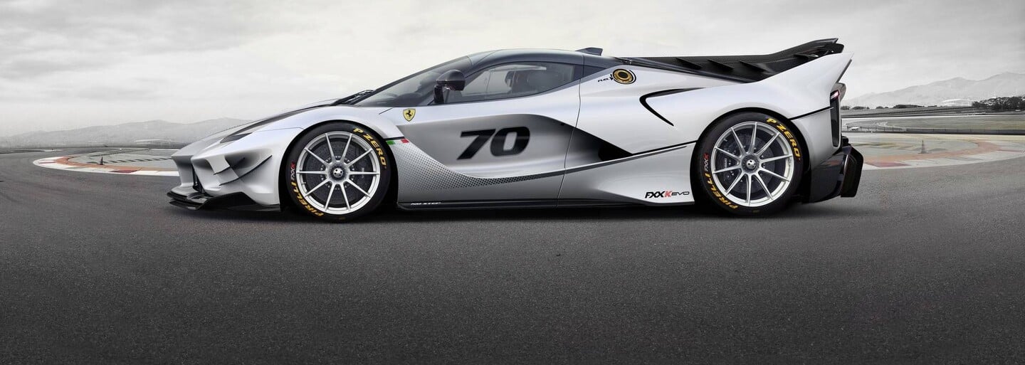 Ferrari představuje svůj nejextrémnější model. Má V12, elektromotor, 1050 koní a vzhled stíhačky