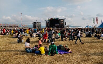 Festivaly a koncerty budou až na podzim 2021, říká americký expert na zdravotní péči Festivaly a koncerty budou až na podzim 2021, říká americký expert na zdravotní péči