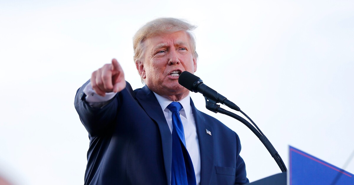 To se ještě v dějinách USA nestalo: Trump je obviněn z trestného činu, měl uplácet pornoherečku