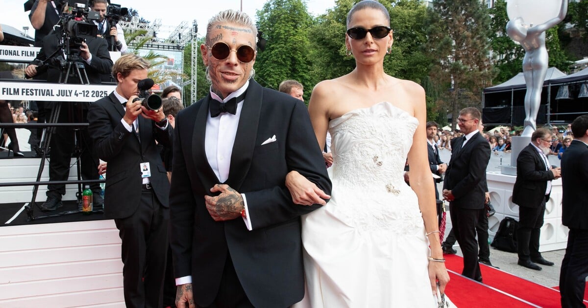 The duo we didn't know we needed: Yzomandias a Hana Soukupová zářili na KVIFF ve fitech studenstva designu