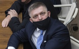 Fico chce referendum o predčasných voľbách. Na Slovensku sa podľa neho popierajú ľudské práva