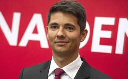 Fico je vraj náš najlepší politik a za Kočnera môže Radičovej vláda. Toto je Erik Kaliňák, 29-ročný nový podpredseda Smeru