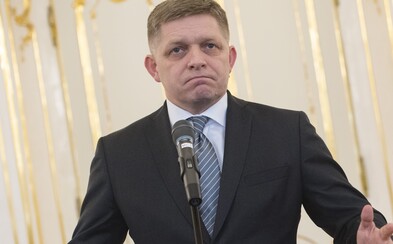 Fico obhajuje odsúdeného rasistu Mazureka, pred pár rokmi pritom hlásal boj proti extrémizmu a založil špeciálnu jednotku Fico obhajuje odsúdeného rasistu Mazureka, pred pár rokmi pritom hlásal boj proti extrémizmu a založil špeciálnu jednotku