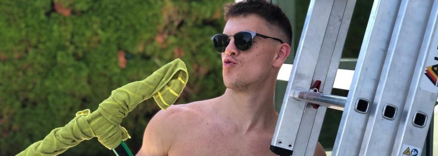 Filip tepuje gauče influencerom: Najdrahšia sedačka stála 30 000 €. Raz sme čistili bordel so stenami postriekanými semenom