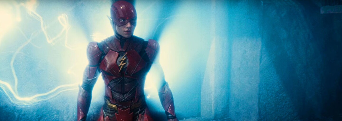 Filmový Flash s Ezrom Millerom opäť raz prišiel o režiséra. Posunie sa kvôli tomu natáčanie aj samotná premiéra?