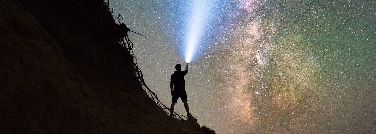 Fínske lesy a ich magická atmosféra plná hviezd, polárnej žiary a hlbokého pohľadu do vesmíru