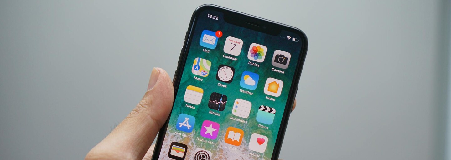 Firma Apple mohla po tom, čo prestala k iPhonom pribaľovať nabíjačky a slúchadlá, ušetriť viac ako 6,5 miliardy dolárov