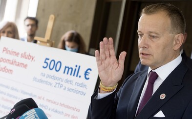 Firma Borisa Kollára uzatvorila zmluvu so štátnym Tiposom za 240-tisíc eur. Smer a Dobrá voľba za to predsedu parlamentu kritizujú Firma Borisa Kollára uzatvorila zmluvu so štátnym Tiposom za 240-tisíc eur. Smer a Dobrá voľba za to predsedu parlamentu kritizujú