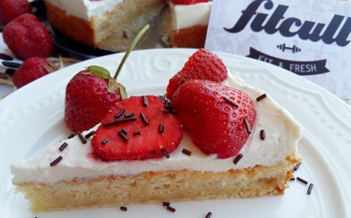 Fit jahodová torta chutí skvelo a pochváliť sa môže aj slušnými nutričnými hodnotami (Recept) Fit jahodová torta chutí skvelo a pochváliť sa môže aj slušnými nutričnými hodnotami (Recept)