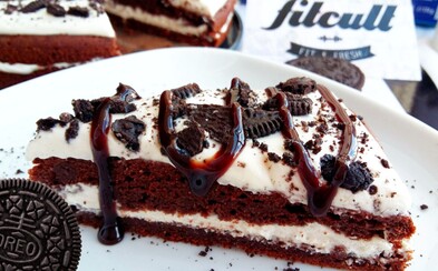 Fit Oreo dort je něco jako dokonalost na talíři. Jeden kousek má 7 gramů bílkovin a chuť tě jednoduše dostane Fit Oreo dort je něco jako dokonalost na talíři. Jeden kousek má 7 gramů bílkovin a chuť tě jednoduše dostane