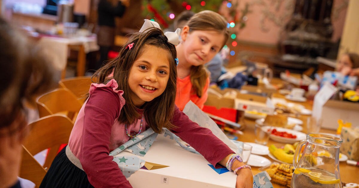 Dárek od tebe může být ten jediný, který dostane. Začíná sbírka Krabice od bot pro znevýhodněné děti