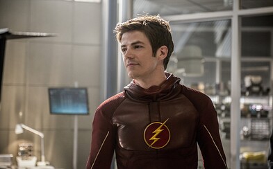 Flash opäť raz útočí. Tentokrát však odhaľuje aj zákulisie natáčania Flash opäť raz útočí. Tentokrát však odhaľuje aj zákulisie natáčania
