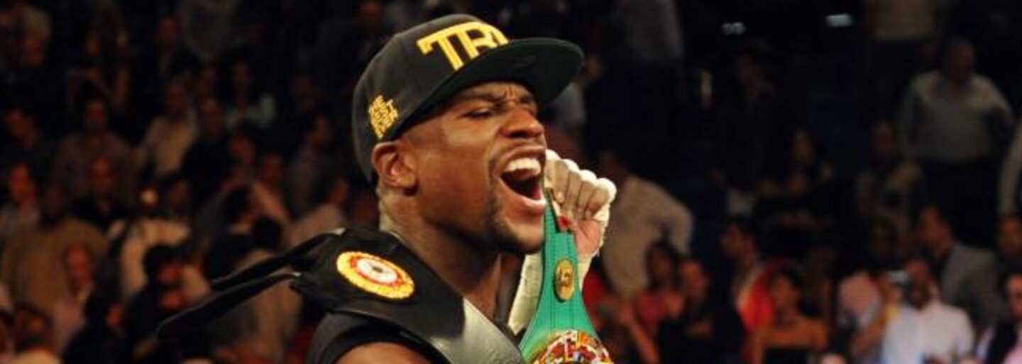 Floyd Mayweather se odmítl vyfotit s fanouškem, protože měl nalakované nehty. Ten jej na oplátku označil za homofoba