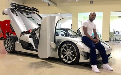Floyd Mayweather si opäť doprial, tentokrát sa pýši jedinečným Koenigseggom za takmer 5 miliónov dolárov Floyd Mayweather si opäť doprial, tentokrát sa pýši jedinečným Koenigseggom za takmer 5 miliónov dolárov