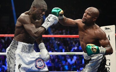 Floyd Mayweather vyhrál svůj poslední zápas kariéry a odchází ze světa boxu jako neporažený! Floyd Mayweather vyhrál svůj poslední zápas kariéry a odchází ze světa boxu jako neporažený!