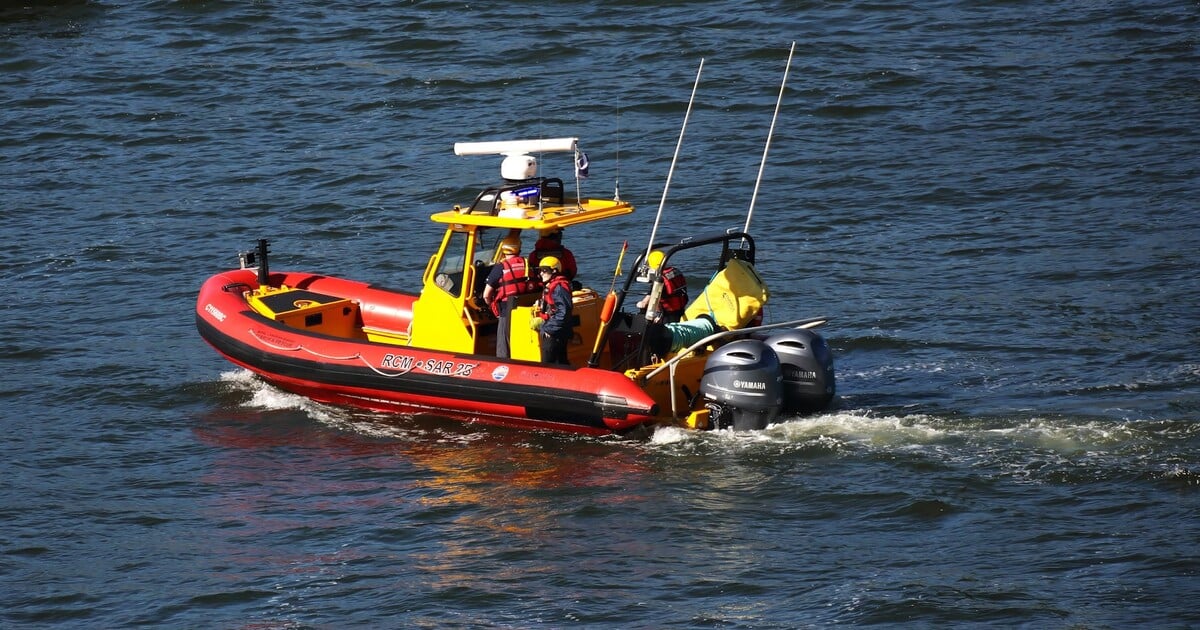 „Je to nadčlověk“, Austrálie oslavuje 13letého hrdinu. Čtyři hodiny plaval po moři, aby zachránil rodinu