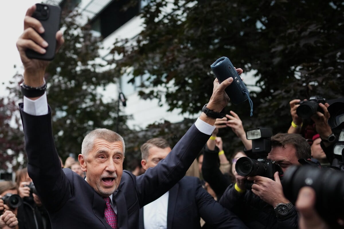 Babiš přijíždí do štábu ANO.