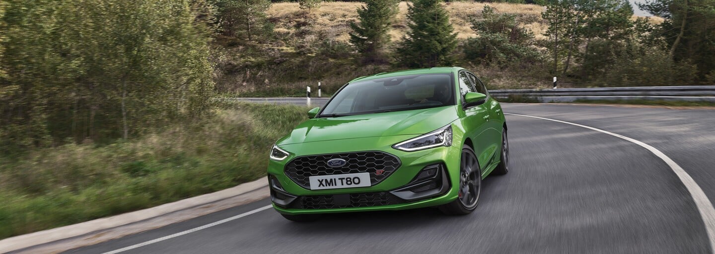 Ford důkladně vylepšil oblíbený Focus. Má zcela novou tvář, největší displej ve třídě a 280 koňovou verzi ST