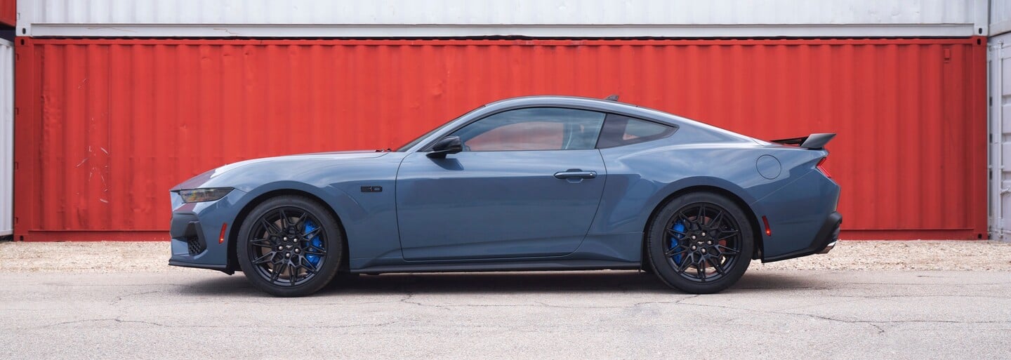Ford odhalil Mustang 7. generácie. Jeho srdcom je naďalej osemvalec, pribudli však veľké displeje
