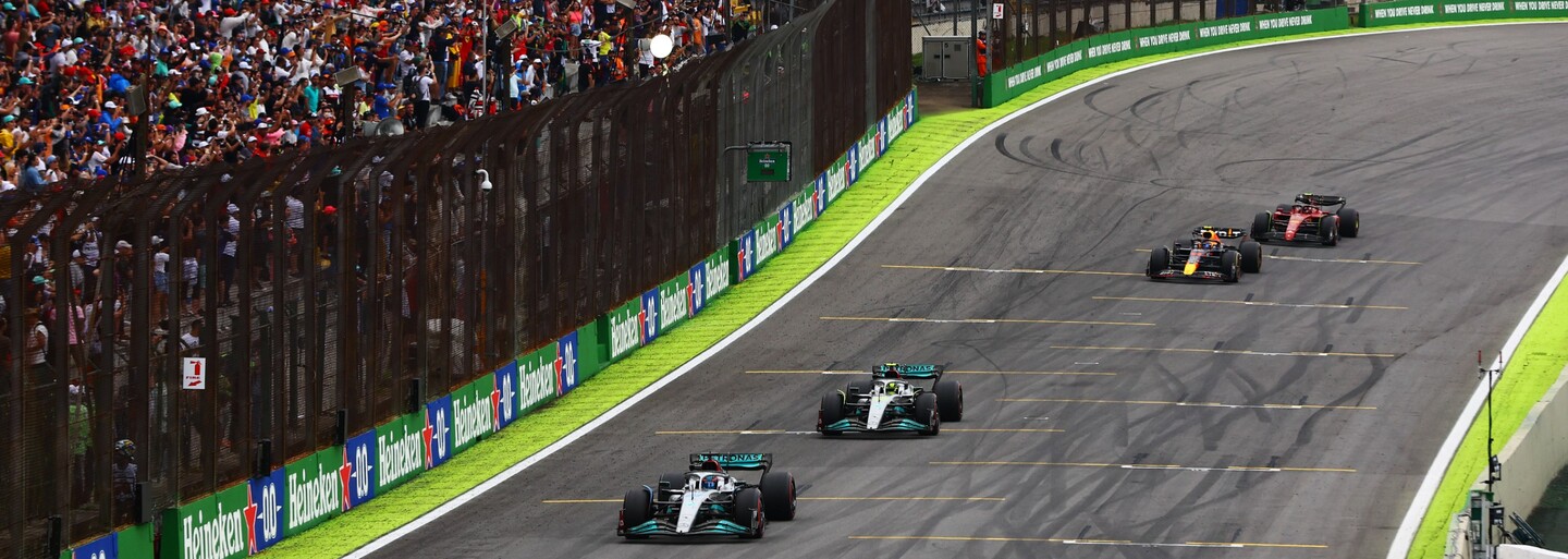 Formula 1: Zmŕtvychvstanie Mercedesu! Bláznivý brazílsky víkend ovládol Russell. Verstappen opäť kolidoval s Hamiltonom