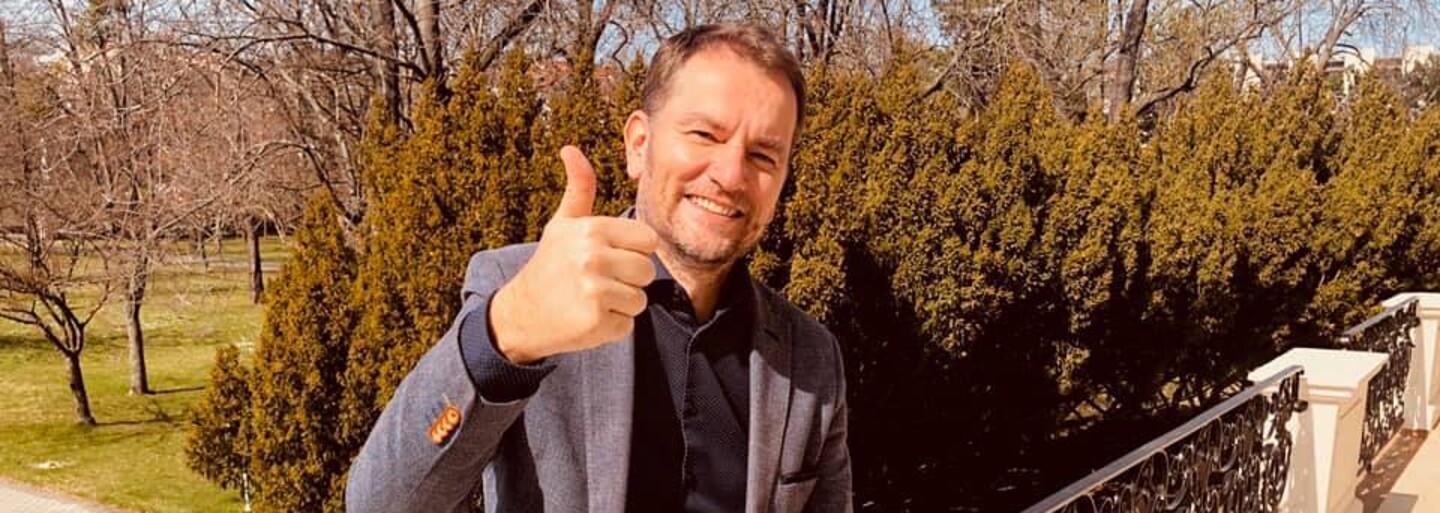 Fotí ponožky, Pellegriniho šuflík, jedlo aj sám seba. Prečo je Igor Matovič na Facebooku kontroverzný a každému nakladá?