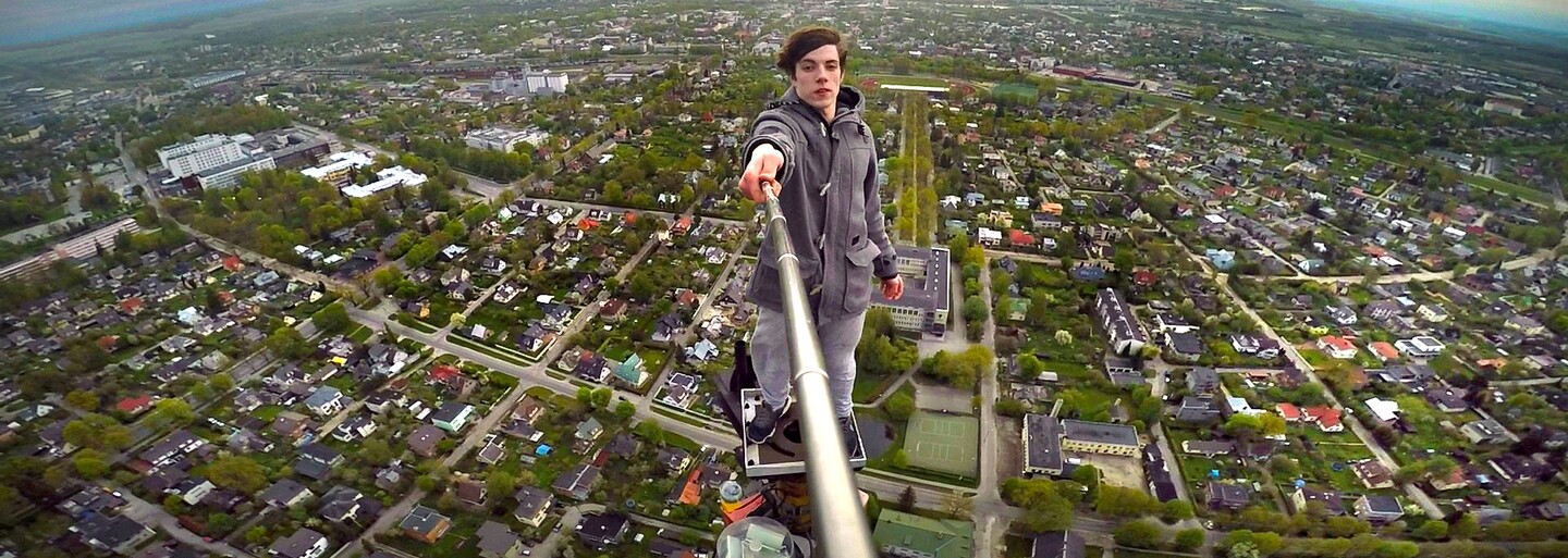 Fotky s odisteným granátom či s pišťoľou pri hlave viedli k smrteľným nehodám. Rusko rozbieha kampaň za "bezpečnejšie selfies"