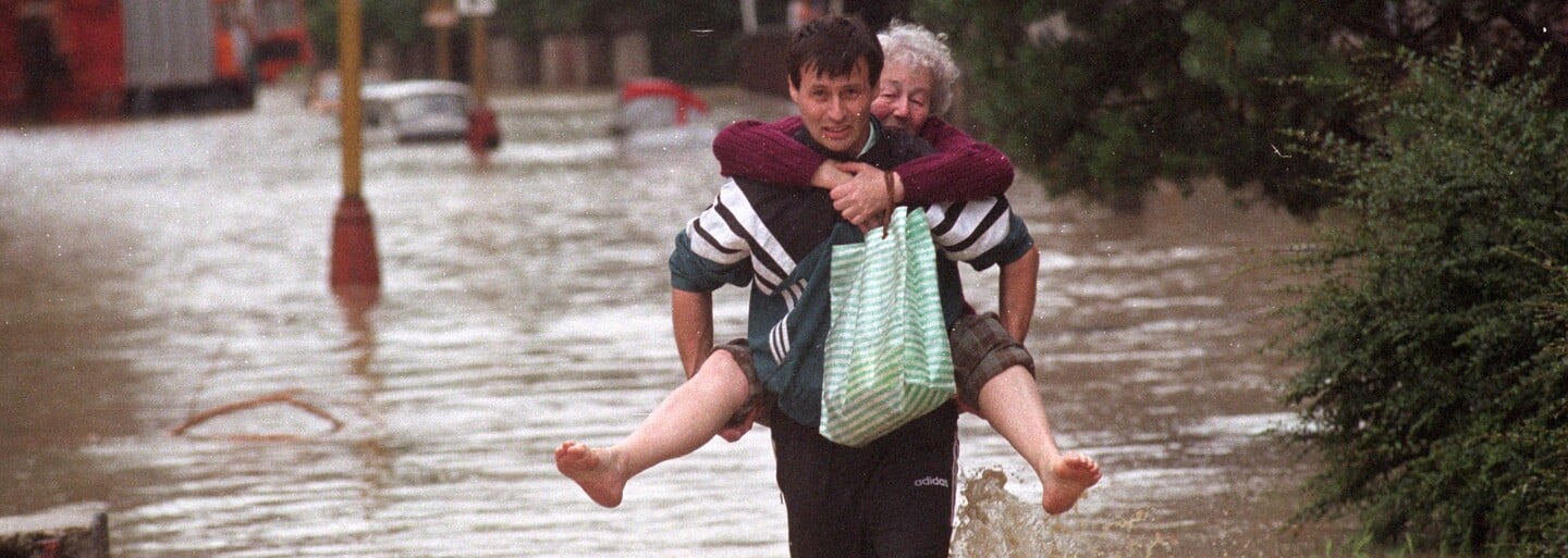 FOTO: Čtvrtstoletí od katastrofy. Prohlédni si záběry povodní z roku 1997