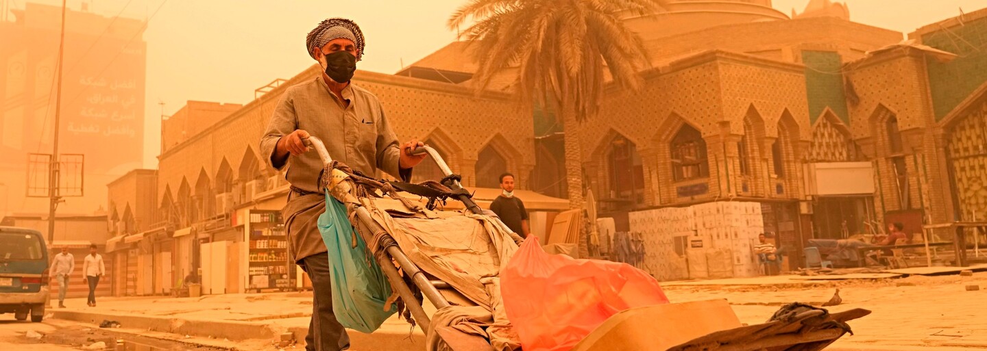 FOTO: Irák zasáhla pouštní bouře, tisíce lidí musely do nemocnic. Na vině jsou klimatické změny