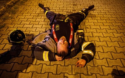 FOTO: Takto bojují hasiči s požárem v Českém Švýcarsku