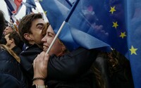 Fotogalerie: Francouzské volby ve fotografii. Znovuzvolení Macrona provázely oslavy i protesty