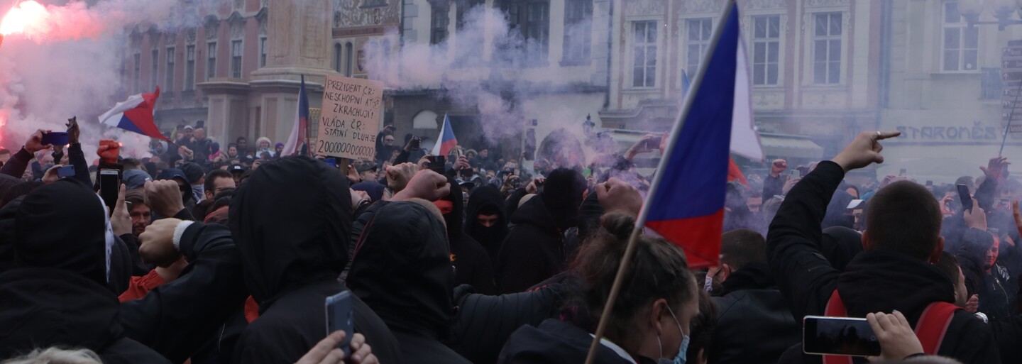FOTOREPORT: Staroměstské náměstí se změnilo ve válečnou zónu