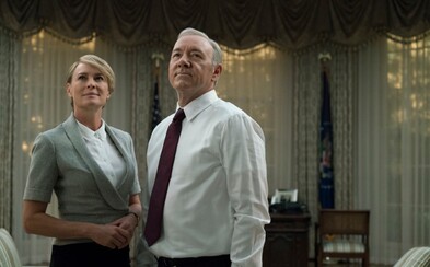 Frank a Claire sa v piatej sérii House of Cards púšťaju do svojej najnebezpečnejšej hry vôbec. Je to však kvalitné a zábavné? (Recenzia) Frank a Claire sa v piatej sérii House of Cards púšťaju do svojej najnebezpečnejšej hry vôbec. Je to však kvalitné a zábavné? (Recenzia)