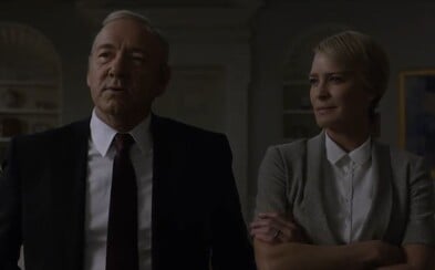 Frank Underwood je v prvom traileri 5. série House of Cards pripravený viesť USA, krajinu plnú oviec, ktoré potrebujú svojho pastiera Frank Underwood je v prvom traileri 5. série House of Cards pripravený viesť USA, krajinu plnú oviec, ktoré potrebujú svojho pastiera