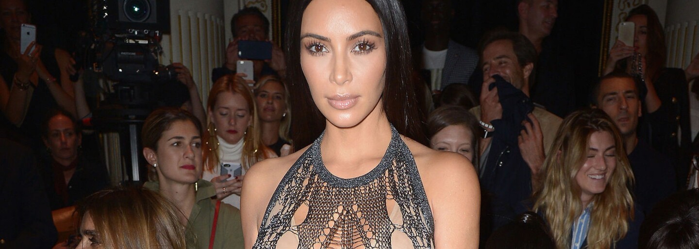 Free The Nipple: Kim Kardashian svými posledními outfity ukazuje, že by odhalené ženské poprsí nemělo být tabu