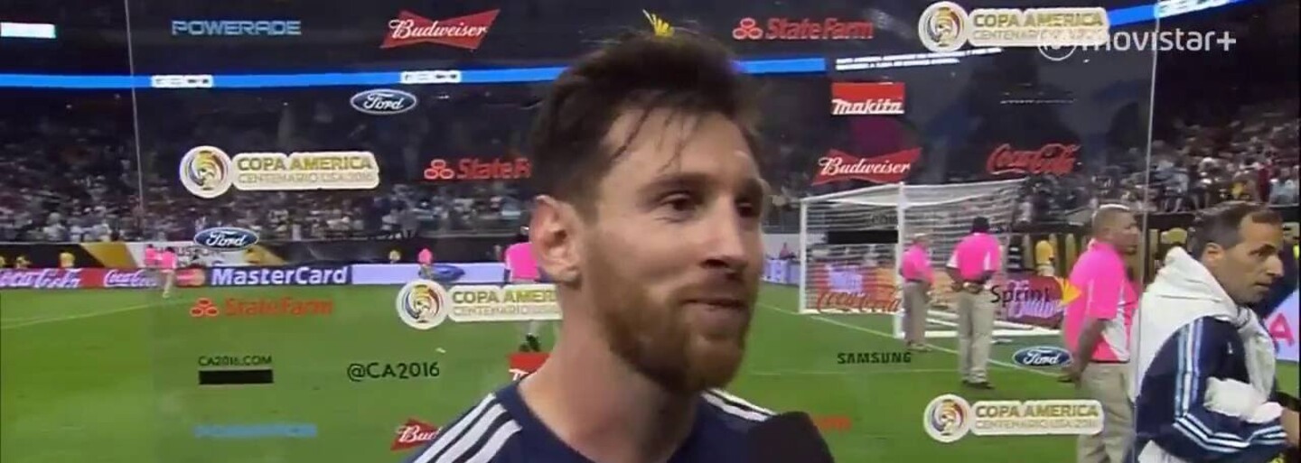 Frustrovaný Ronaldo hodil reportérovi mikrofón rovno do jazera. Messi si však užíva dokonalý turnaj Copa América